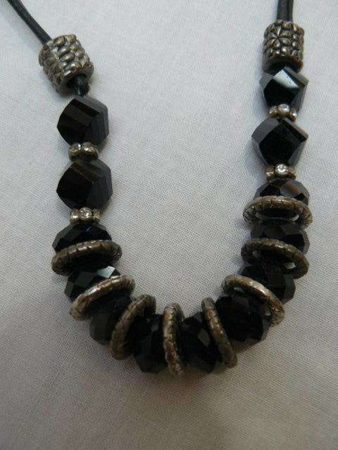 BLACK BEADED NECKLACE WITH BLING
