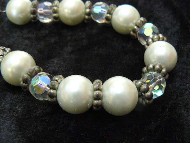 STRETCH GLASS BEADED BRACELET