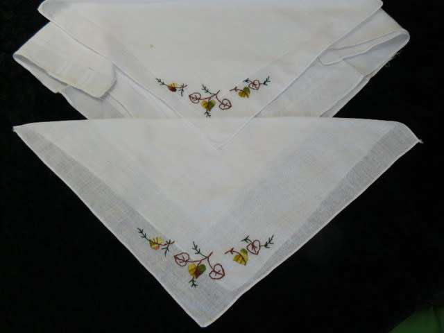VINTAGE EMBROIDERED COTTON HANKIES