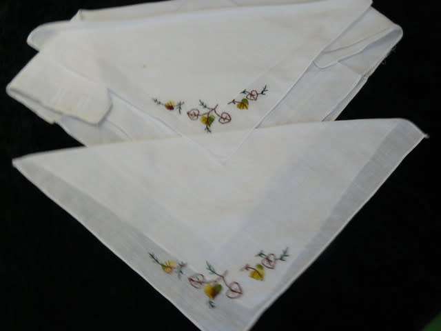 VINTAGE EMBROIDERED COTTON HANKIES