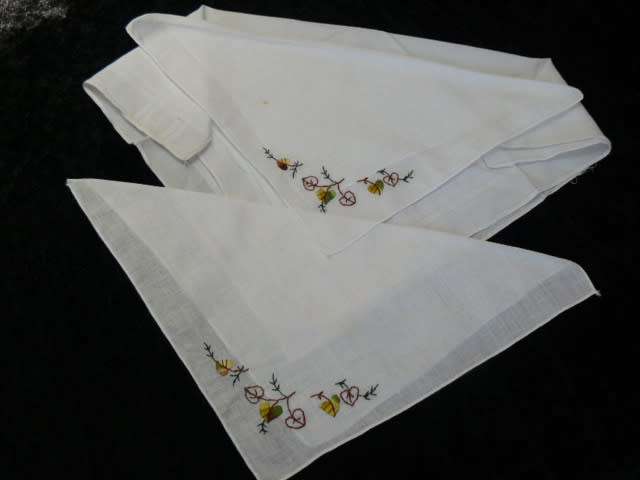 VINTAGE EMBROIDERED COTTON HANKIES