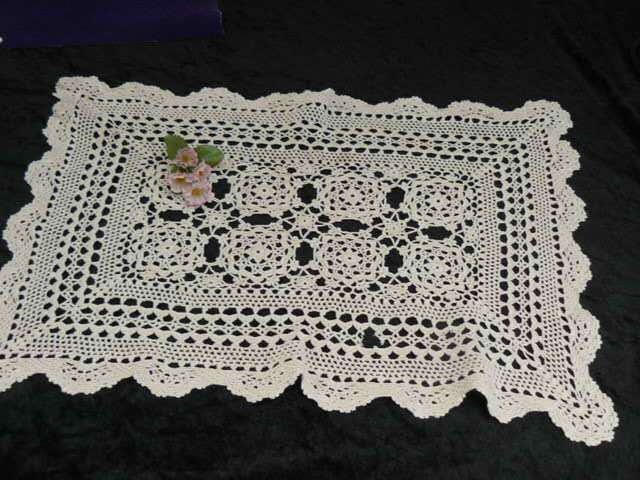 CREAM HAND CROCHETED VINTAGE COTTON TRAY CLOTH