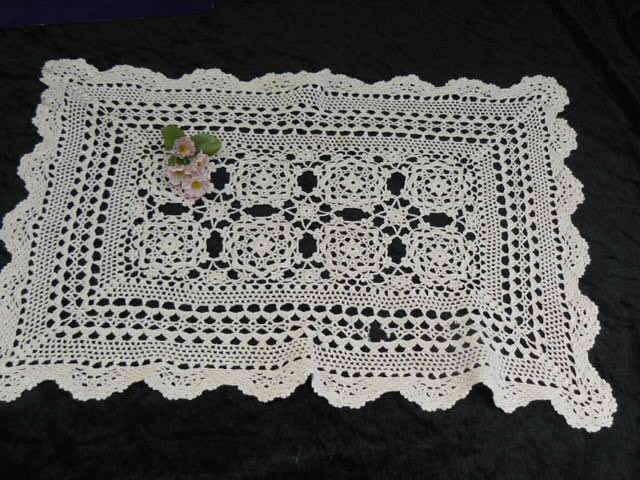 CREAM HAND CROCHETED VINTAGE COTTON TRAY CLOTH