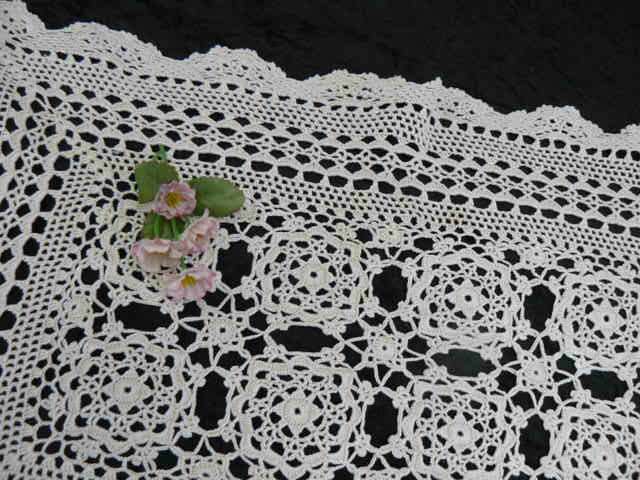 CREAM HAND CROCHETED VINTAGE COTTON TRAY CLOTH