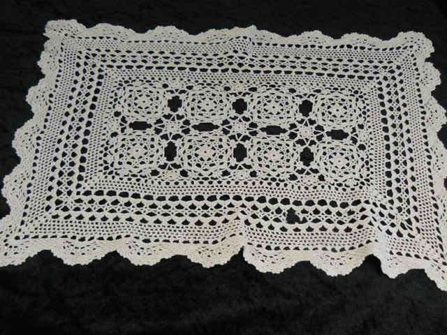 CREAM HAND CROCHETED VINTAGE COTTON TRAY CLOTH