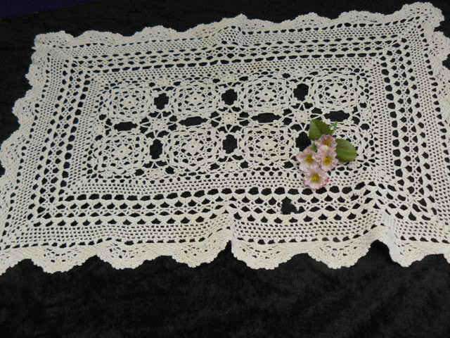 CREAM HAND CROCHETED VINTAGE COTTON TRAY CLOTH