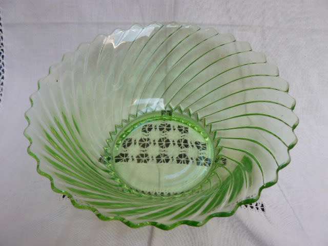 STUDIO GLASS BOWL GREEN