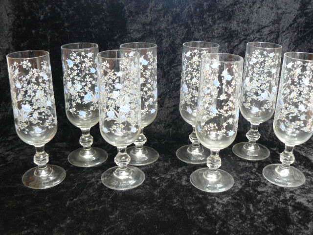CHAMPAGNE GLASSES X 8 NO DAMAGE