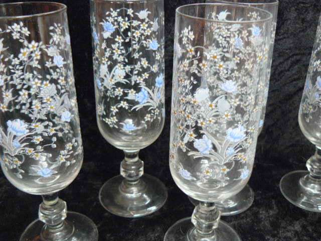CHAMPAGNE GLASSES X 8 NO DAMAGE
