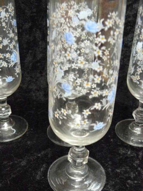 CHAMPAGNE GLASSES X 8 NO DAMAGE