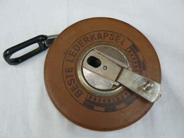 VINTAGE TAPE MEASSURE IN LEATHER CASE 15 M