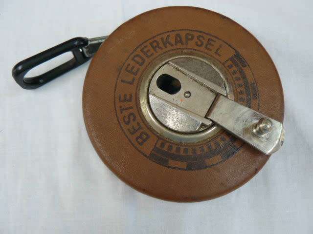 VINTAGE TAPE MEASSURE IN LEATHER CASE 15 M