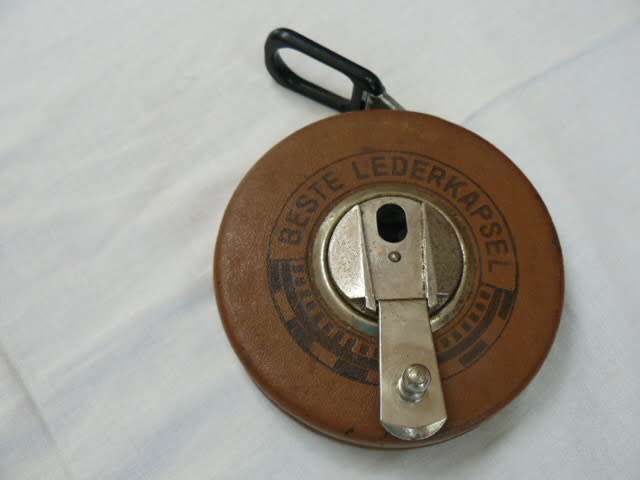 VINTAGE TAPE MEASSURE IN LEATHER CASE 15 M