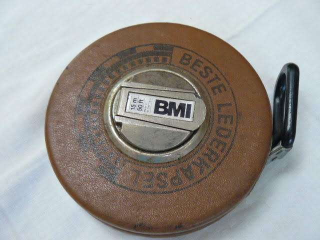 VINTAGE TAPE MEASSURE IN LEATHER CASE 15 M