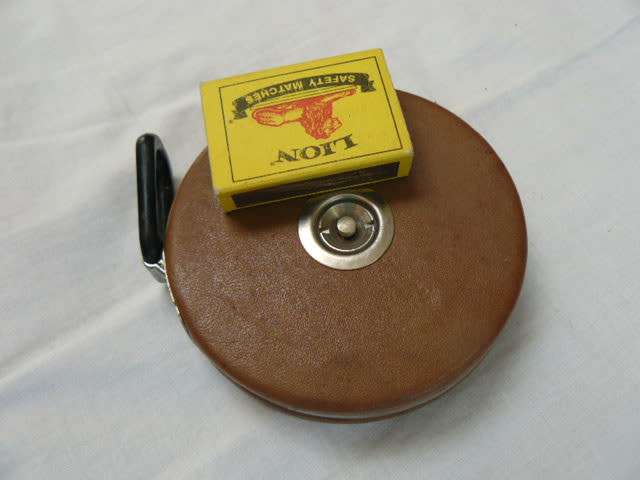 VINTAGE TAPE MEASSURE IN LEATHER CASE 15 M
