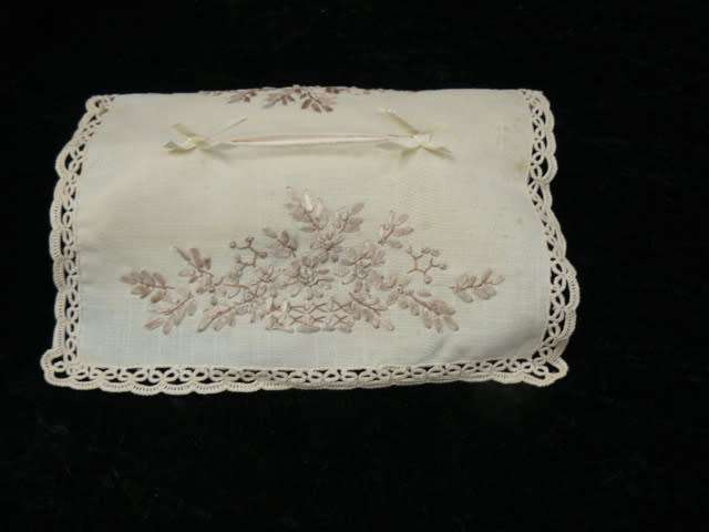 THE MOST STUNNING HAND EMBROIDERED VINTAGE COTTON ST SIZE TISSUE BOX COVER CREAM