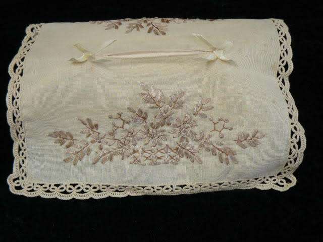 THE MOST STUNNING HAND EMBROIDERED VINTAGE COTTON ST SIZE TISSUE BOX COVER CREAM