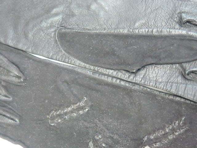 BLACK LEATHER GLOVS WITH SWADE AND PATTERN MEDIUM