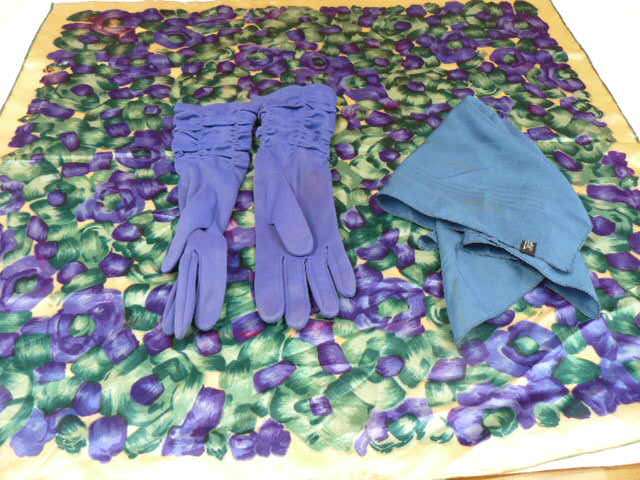 VINTAGE SCRAVE, GLOVES MED AND FREE HANKIE