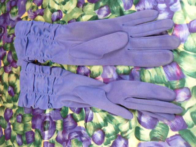 VINTAGE SCRAVE, GLOVES MED AND FREE HANKIE