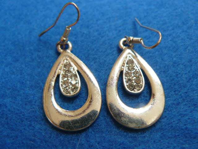 STUNNING SILVER TONED FASHION EARRINGS WITH A BIT OF BLING