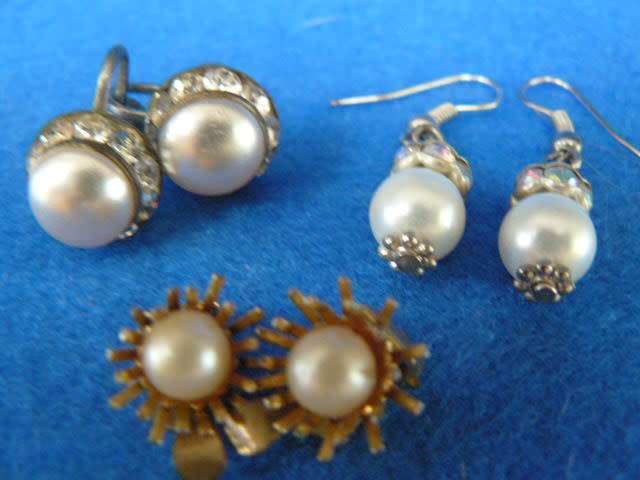 3 PAIRS OF FOUX PEARL EARRINGS
