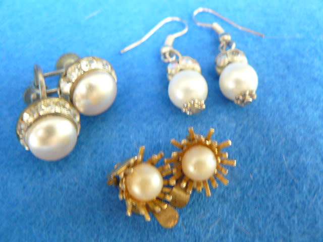 3 PAIRS OF FOUX PEARL EARRINGS