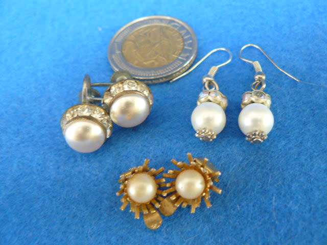 3 PAIRS OF FOUX PEARL EARRINGS