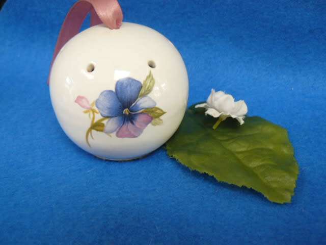 TAURUS PORCELAIN CERAMIC POT PORRIE HILDER