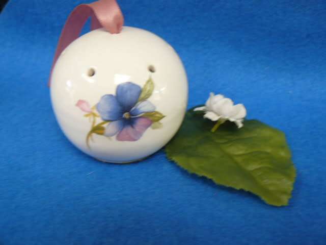 TAURUS PORCELAIN CERAMIC POT PORRIE HILDER