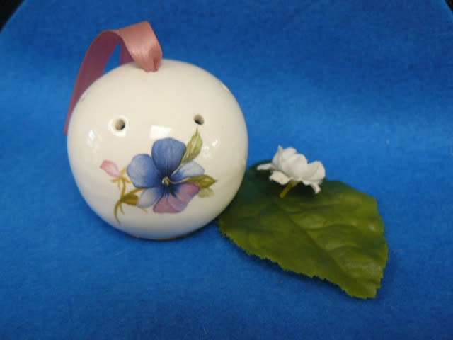 TAURUS PORCELAIN CERAMIC POT PORRIE HILDER