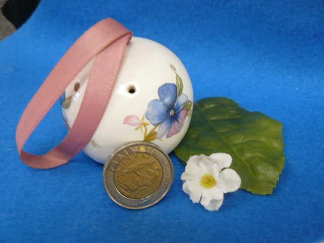 TAURUS PORCELAIN CERAMIC POT PORRIE HILDER