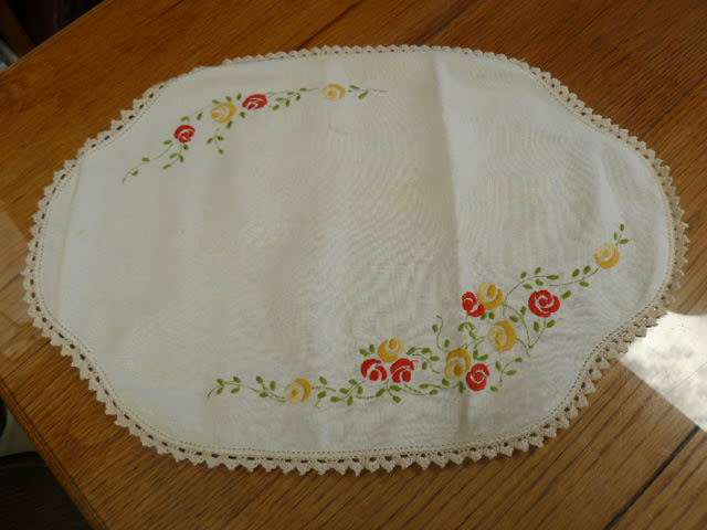 HAND EMBROIDERED COTTON TRAY CLOTH WITH HAND HROCHETED EDGE