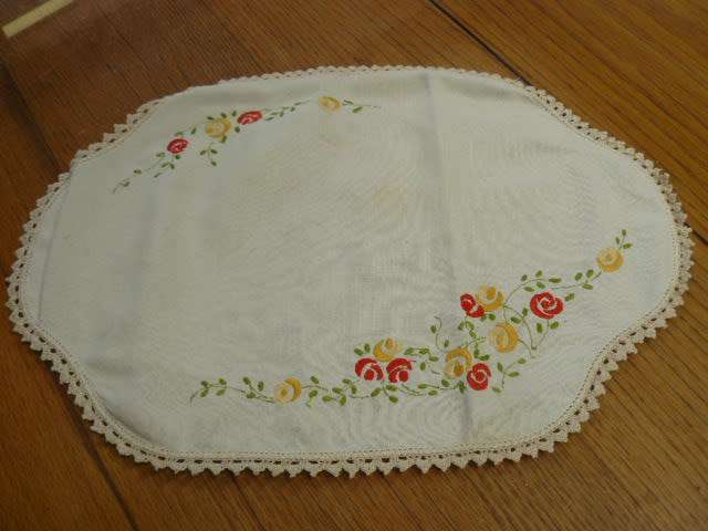 HAND EMBROIDERED COTTON TRAY CLOTH WITH HAND HROCHETED EDGE