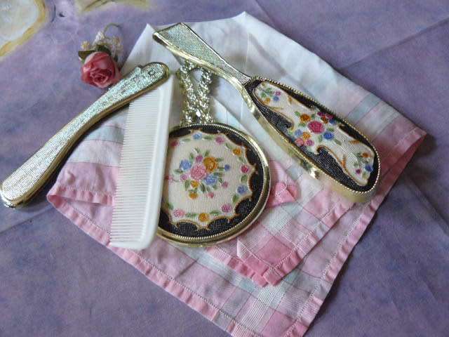 BABY BRUSH AND MIRROR SET
