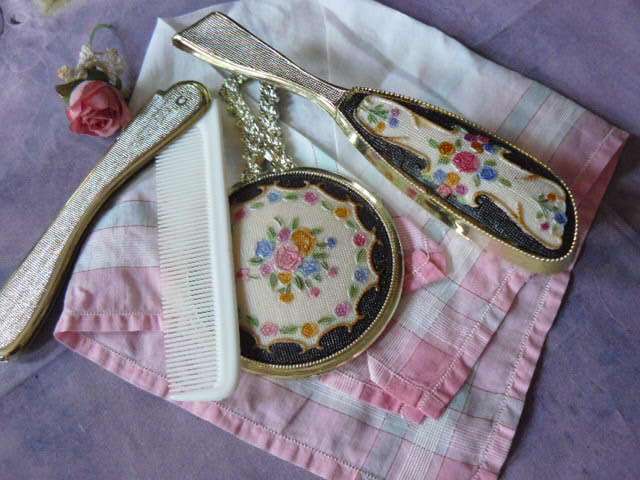 BABY BRUSH AND MIRROR SET