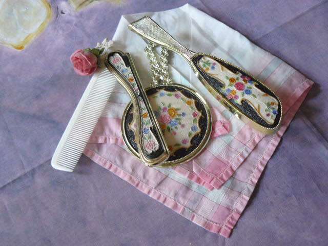 BABY BRUSH AND MIRROR SET