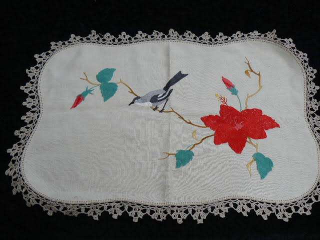 VINTAGE COTTON HAND MBROIDERED TRAY CLOTH COTTON