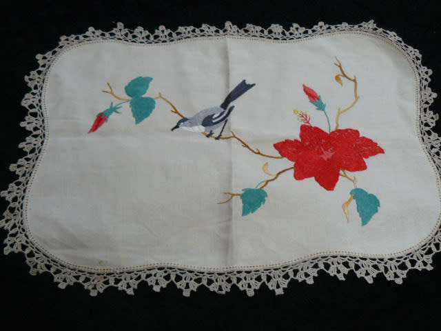 VINTAGE COTTON HAND MBROIDERED TRAY CLOTH COTTON