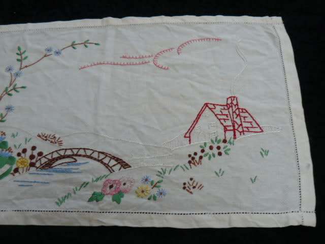 VINTAGE HAND CROCHETED CHLOTH