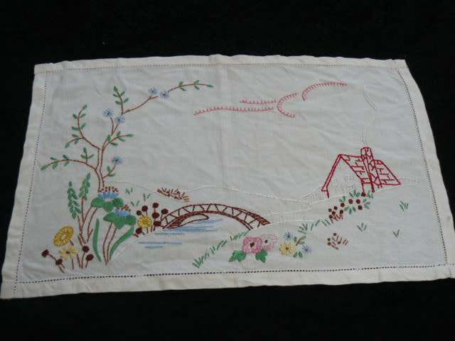 VINTAGE HAND CROCHETED CHLOTH
