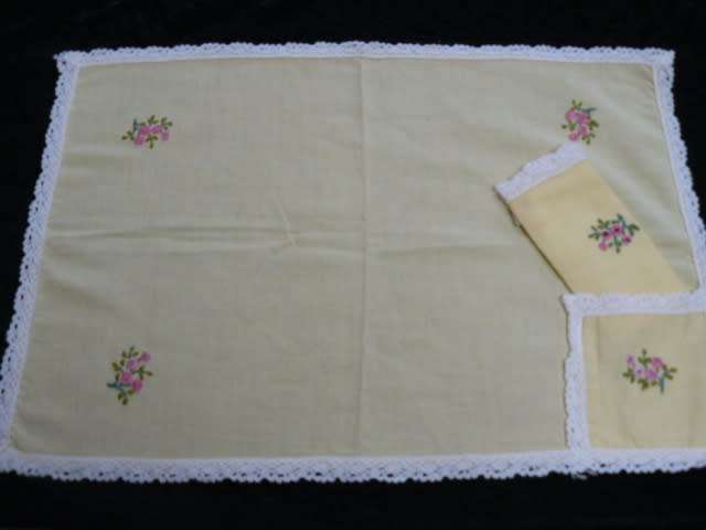 VINTAGE COTTON HAND EMBROIDERED PLACE MAT WITH MATICHING SERVIETE PALE YELLOW