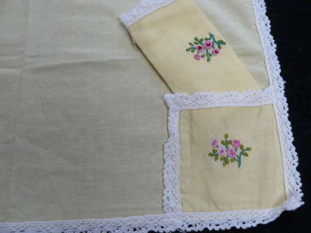 VINTAGE COTTON HAND EMBROIDERED PLACE MAT WITH MATICHING SERVIETE PALE YELLOW