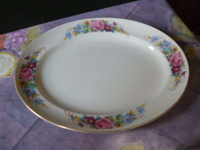 MIDWINTER PLATTER MINT CONDITION ENGLAND REDDUCED !!!!!!!!!!!!