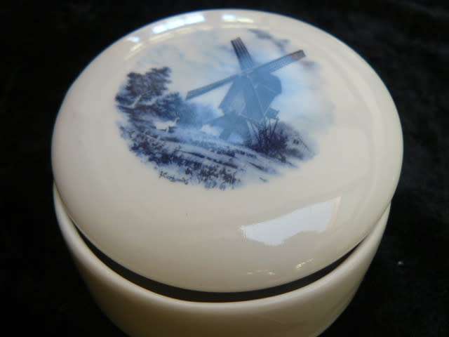 BLUE AND WHITE TRINKET BOX