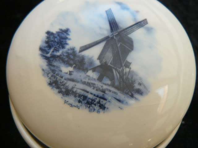 BLUE AND WHITE TRINKET BOX