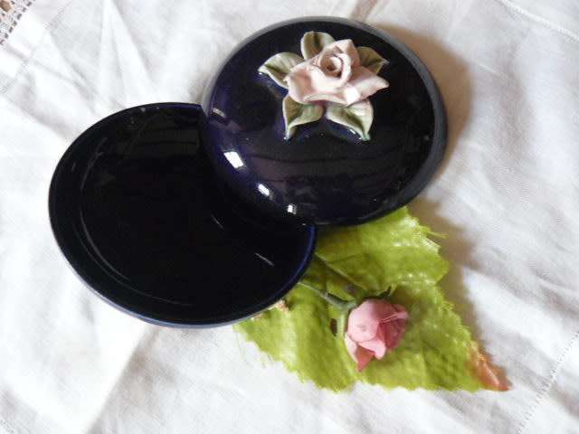 Porcelain trinket box with feet LOVELY