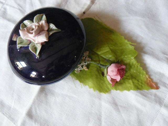 Porcelain trinket box with feet LOVELY