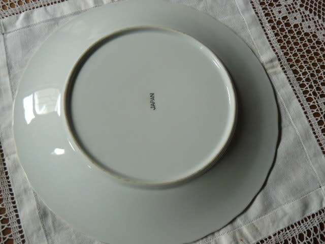 LARGE PORCELAIN ROMANTIC SCENCE PLATE FROM JAPAN WITH MOTHER  OF PEARL PRETTY !!!