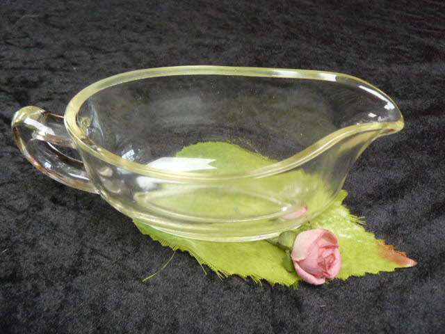 SOLID GLASS GREVY BOAT